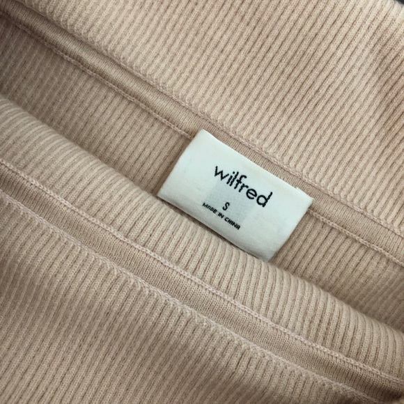 Off the shoulder Aritzia long sleeve. - Picture 2 of 2